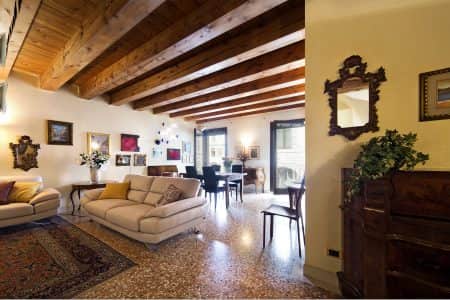 palazzo-della-ragione-padovaresidence-apartments-for-rent-in-the-history-center-of-padua-lounge-area